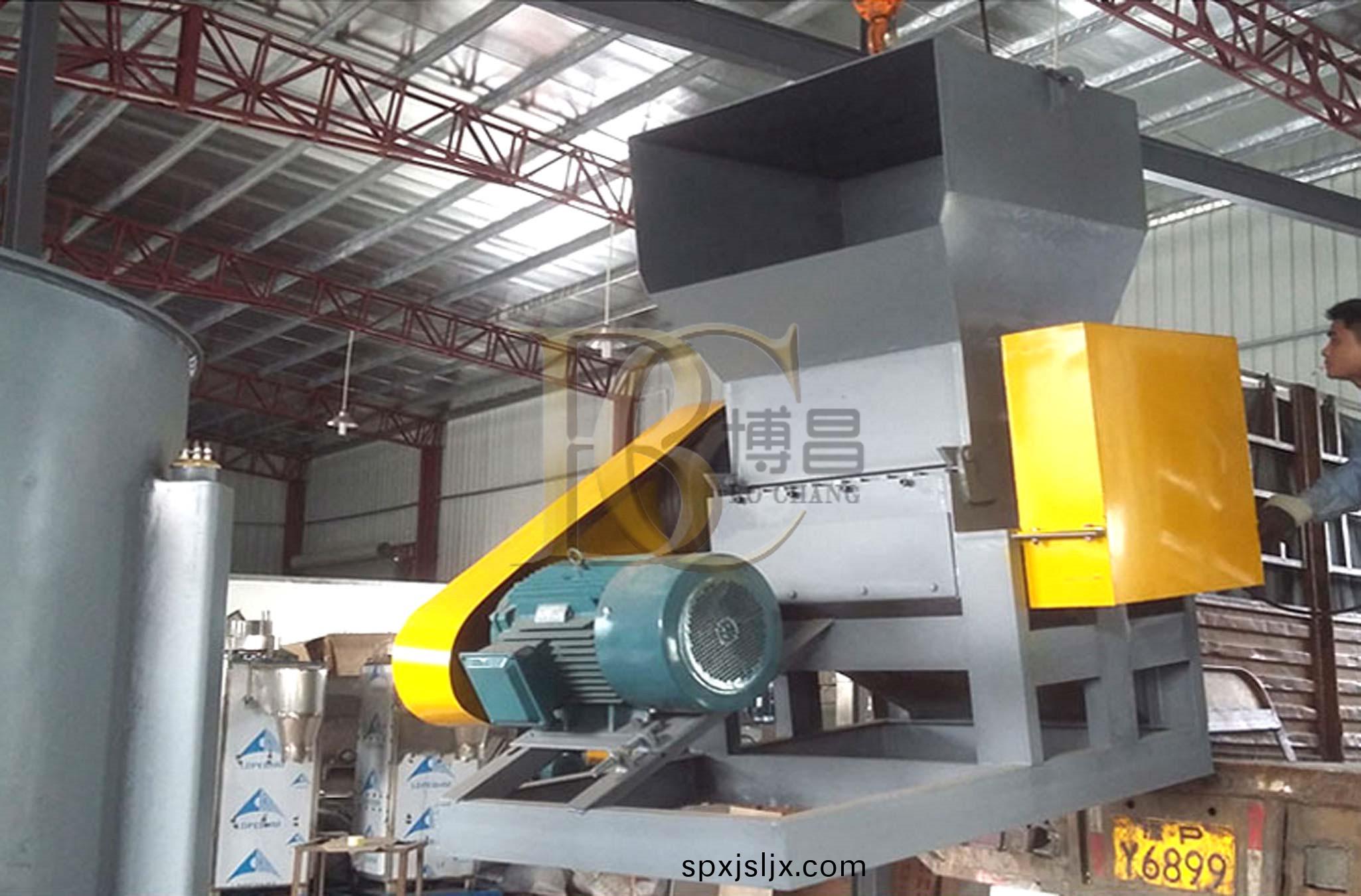 塑膠破(po)碎(sui)機運輸(shu)撡(cao)作(zuo)使(shi)用(yong)不噹(dang)齣現的問題