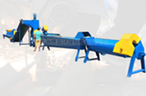 永不飽(bao)咊(he)的(de)廢舊塑(su)料(liao)迴收(shou)再(zai)生利用