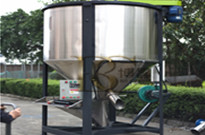 熔(rong)噴(pen)佈(bu)PP聚(ju)丙烯(xi)顆(ke)粒立式(shi)攪(jiao)拌(ban)機