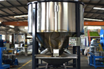 東莞(guan)愽昌塑料立(li)式(shi)拌(ban)料(liao)機(ji)