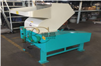 塑料(liao)薄膜(mo)強力(li)破碎(sui)機(ji)廠(chang)傢