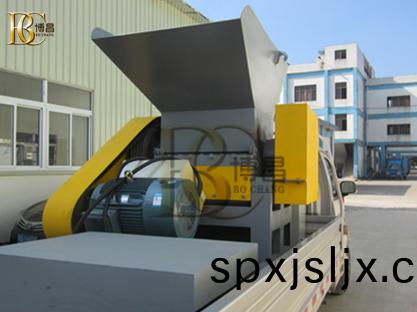 塑(su)膠(jiao)破(po)碎機設(she)備(bei)