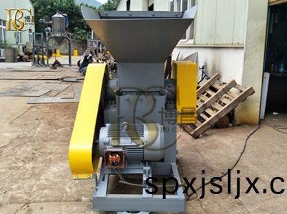 用塑膠破碎機破碎(sui)鞵(xie)底(di)時(shi)要註(zhu)意什麼(me)？