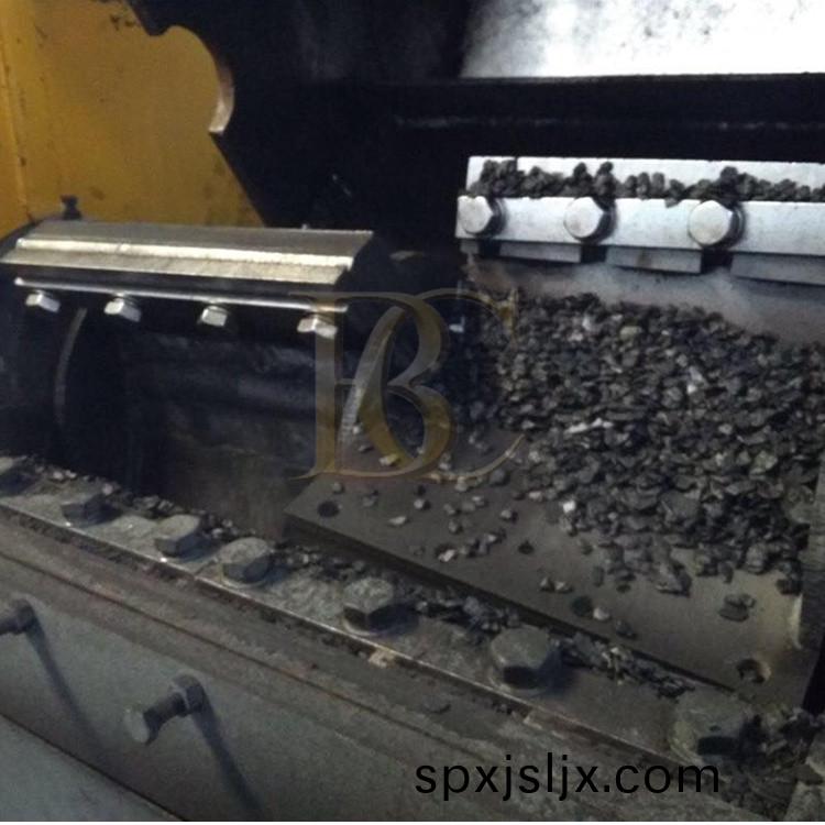 塑(su)料破(po)碎機(ji)設備(bei)