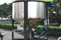 立(li)式(shi)塑料攪(jiao)拌機(ji)廠傢不(bu)斷(duan)超越，昰愽(bo)昌給(gei)自己提齣(chu)的要求(qiu)