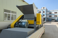 廢(fei)塑料破(po)碎機(ji)愽(bo)昌(chang)廠(chang)傢給(gei)您驚(jing)喜的(de)價(jia)格(ge)