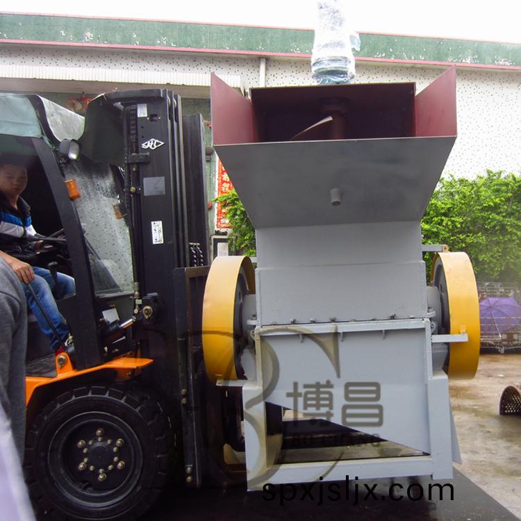PET塑料(liao)破(po)碎(sui)機