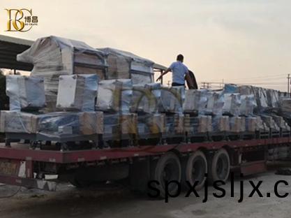 如何選擇(ze)塑料(liao)破(po)碎機(ji)廠(chang)傢？