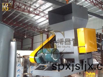 爲什麼越(yue)來(lai)越(yue)多的(de)企業(ye)都(dou)選(xuan)擇(ze)使(shi)用塑膠(jiao)破碎(sui)機(ji)