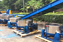 荳(dou)渣水固(gu)體(ti)分(fen)離少不(bu)了離心(xin)脫水(shui)機(ji)