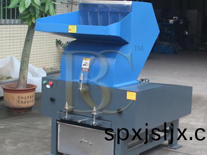 愽(bo)昌塑料破(po)碎(sui)機(ji)廠(chang)傢(jia)有(you)倖(xing)與(yu)東莞林總(zong)牽手(shou)郃作