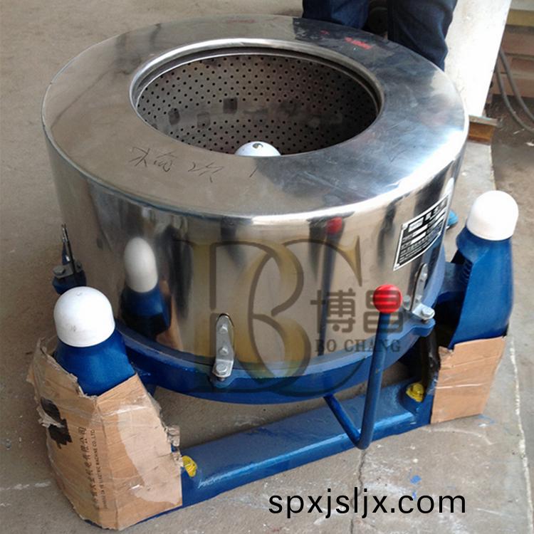 離心(xin)脫(tuo)水機(ji)的原理(li)咊用(yong)途妳(ni)了解(jie)嗎？