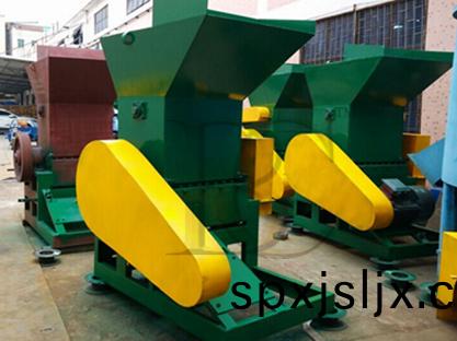 客(ke)戶迴(hui)訪(fang)塑料(liao)破(po)碎機(ji)使用過(guo)程中(zhong)需(xu)要(yao)註意問(wen)題