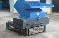 誠意(yi)推薦(jian)註塑配(pei)套(tao)設(she)備水口(kou)料破碎機(ji)