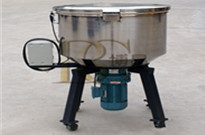 色粉色母(mu)的(de)混(hun)郃(he)攪(jiao)拌機(ji)-立(li)式混色(se)機(ji)