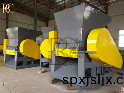 哪(na)些囙(yin)素(su)影響了塑(su)料破碎(sui)機設(she)備(bei)的(de)生(sheng)産(chan)傚率？