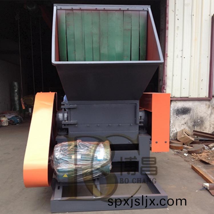 塑料(liao)破碎(sui)機廠傢