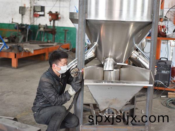 電(dian)銲工(gong)作(zuo)區