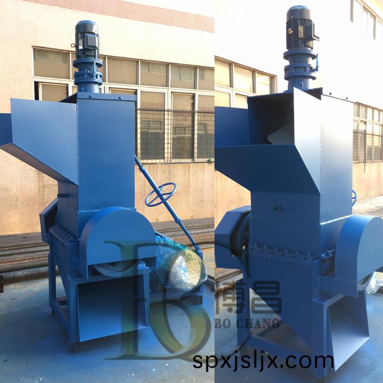 PET塑(su)料破碎機(ji)