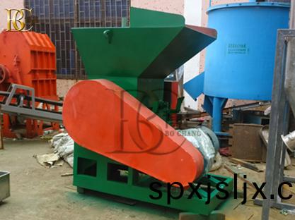 塑膠破碎(sui)機(ji)安裝(zhuang)註(zhu)意(yi)事(shi)項