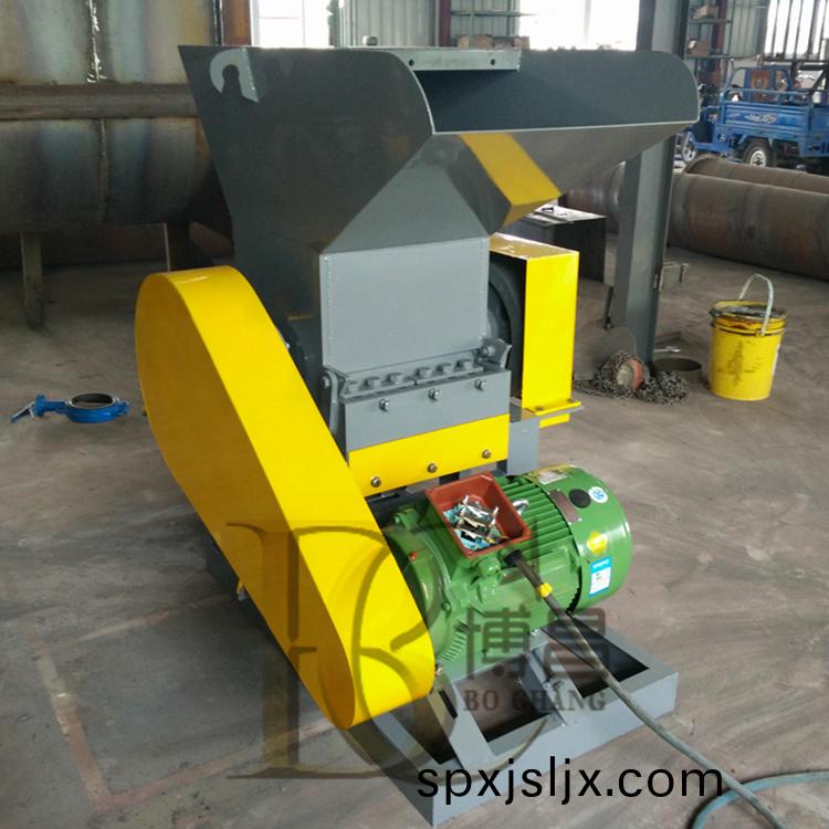 塑料(liao)破(po)碎(sui)機(ji)廠傢(jia)