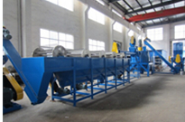 廢舊鑛泉水(shui)缾破碎(sui)清洗設(she)備(bei)技術已(yi)經(jing)成(cheng)熟